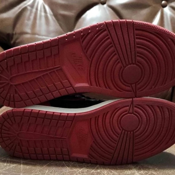 Mens Jordan 1 high 2016 "banned"/ bred, size 9.5 excellent condition. - Picture 4 of 8